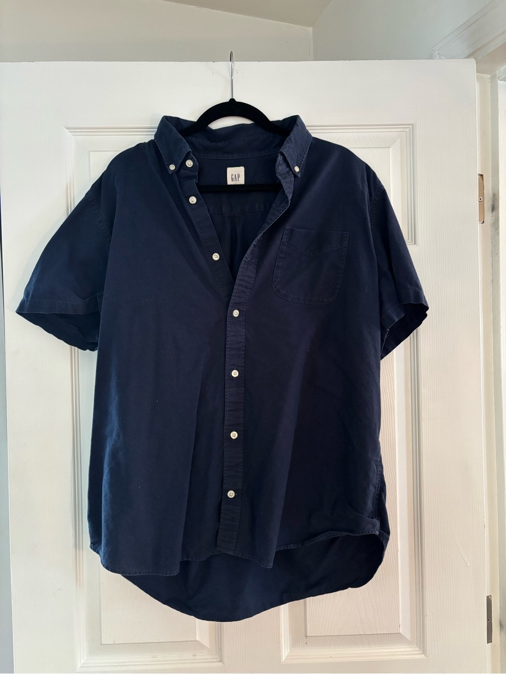 GAP Short-Sleeve Button-Down Shirt in Navy